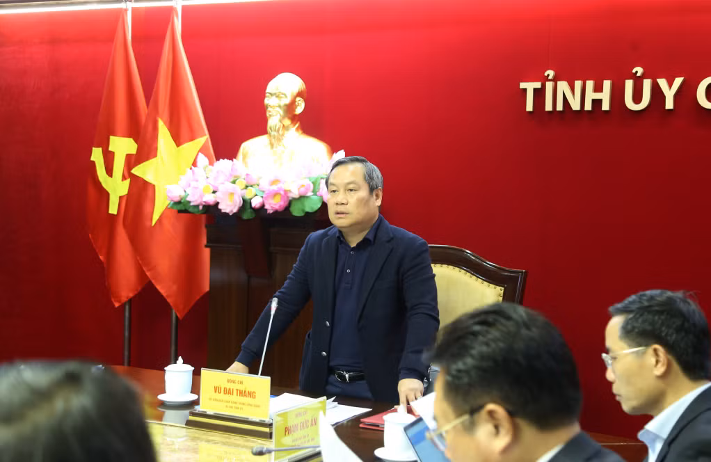 Đồng chí Vũ Đại Thắng, Ủy viên Trung ương Đảng, Bí thư Tỉnh ủy, phát biểu chỉ đạo tại hội nghị.