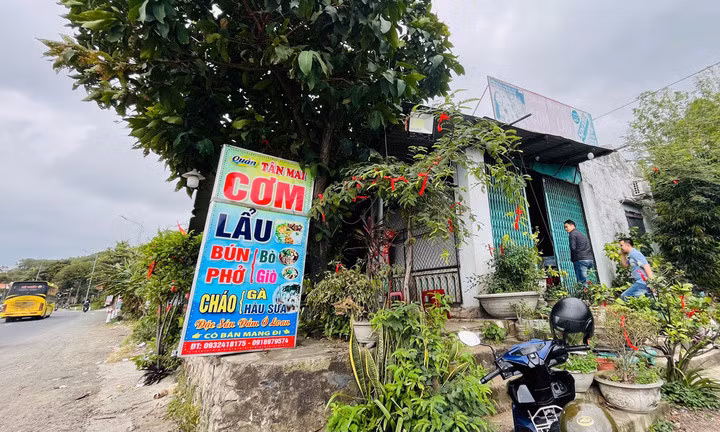 Chủ quán cơm Tân Mai bị phạt hơn 8,2 triệu đồng.