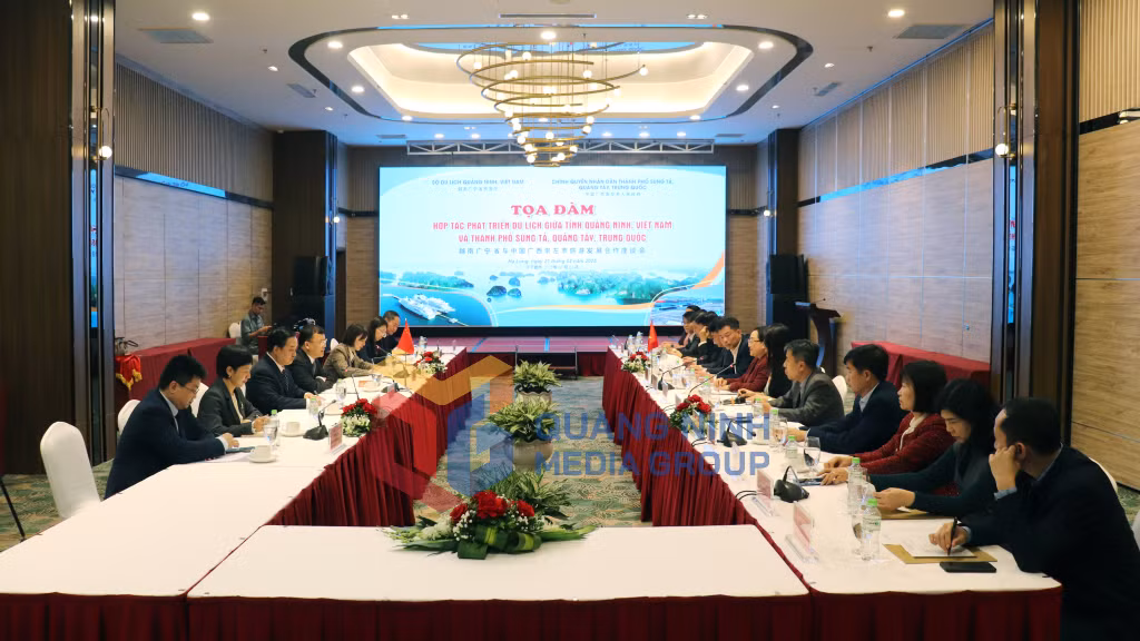 Quang cảnh chương trình tọa đàm Hợp tác du lịch Quảng Ninh (Việt Nam) – Sùng Tả (Trung Quốc) (2-2025). Ảnh: Hoàng Quỳnh