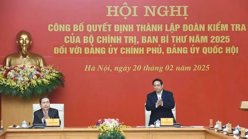Bí thư Đảng uỷ Chính phủ, Thủ tướng Chính phủ Phạm Minh Chính và Bí thư Đảng uỷ Quốc hội, Chủ tịch Quốc hội Trần THanh Mẫn đồng chủ trì Hội nghị. (Ảnh: TRẦN HẢI)