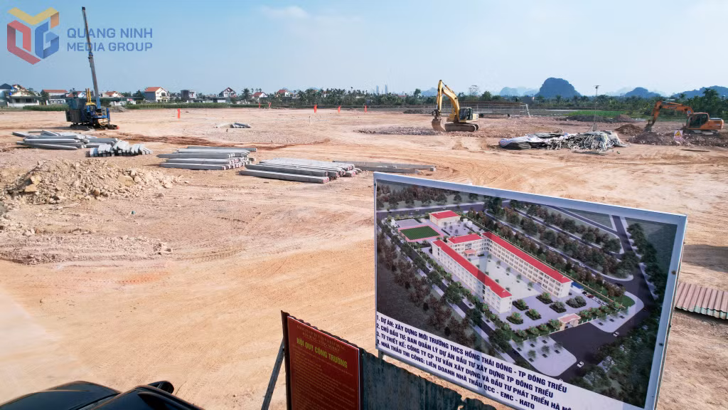 Dự án trường THCS Hồng Thái Đông đang được tập trung thi công ép cọc và móng các khối nhà