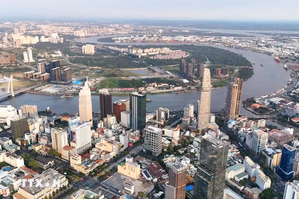 Khu trung tâm Thành phố Hồ Chí Minh phát triển hiện đại bên sông Sài Gòn.( Ảnh: Hồng Đạt/TTXVN)