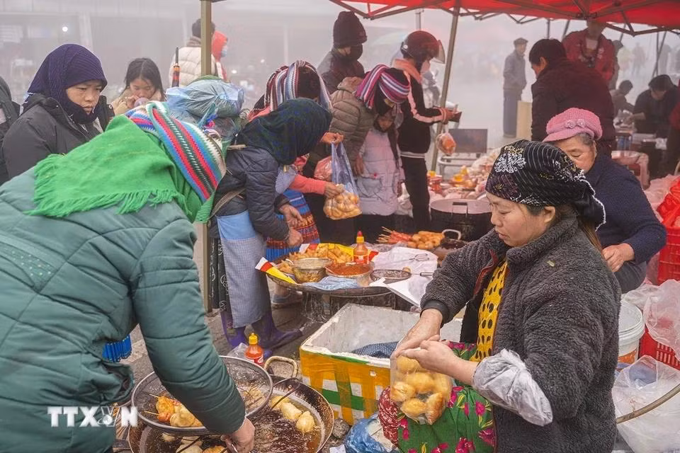 Mỗi tuần họp một lần, nhưng mỗi tuần lùi lại một ngày...là chợ phiên Phố Cáo, hay còn gọi chợ lùi Phố Cáo - một trong số ít những phiên chợ độc đáo trên vùng cao nguyên đá Đồng Văn của tỉnh Hà Giang. (Ảnh: Khánh Hòa/TTXVN)