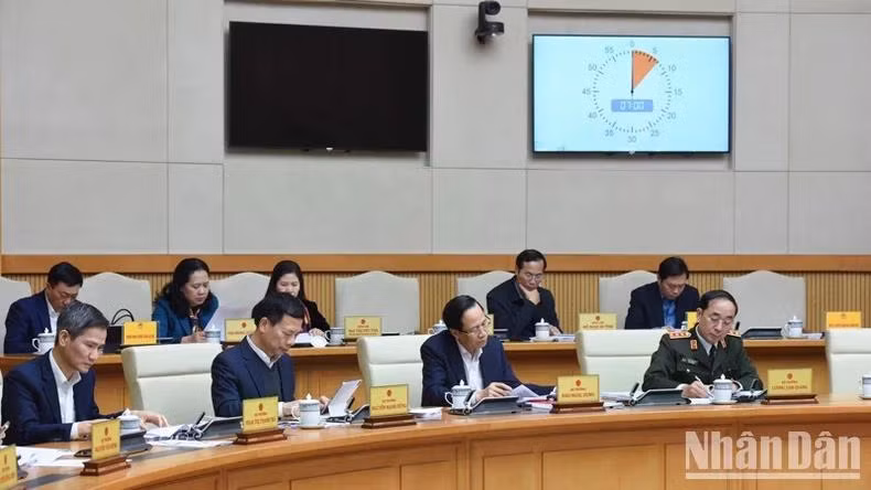 Đại diện lãnh đạo các bộ, ngành Trung ương tham dự phiên họp (Ảnh: TRẦN HẢI).