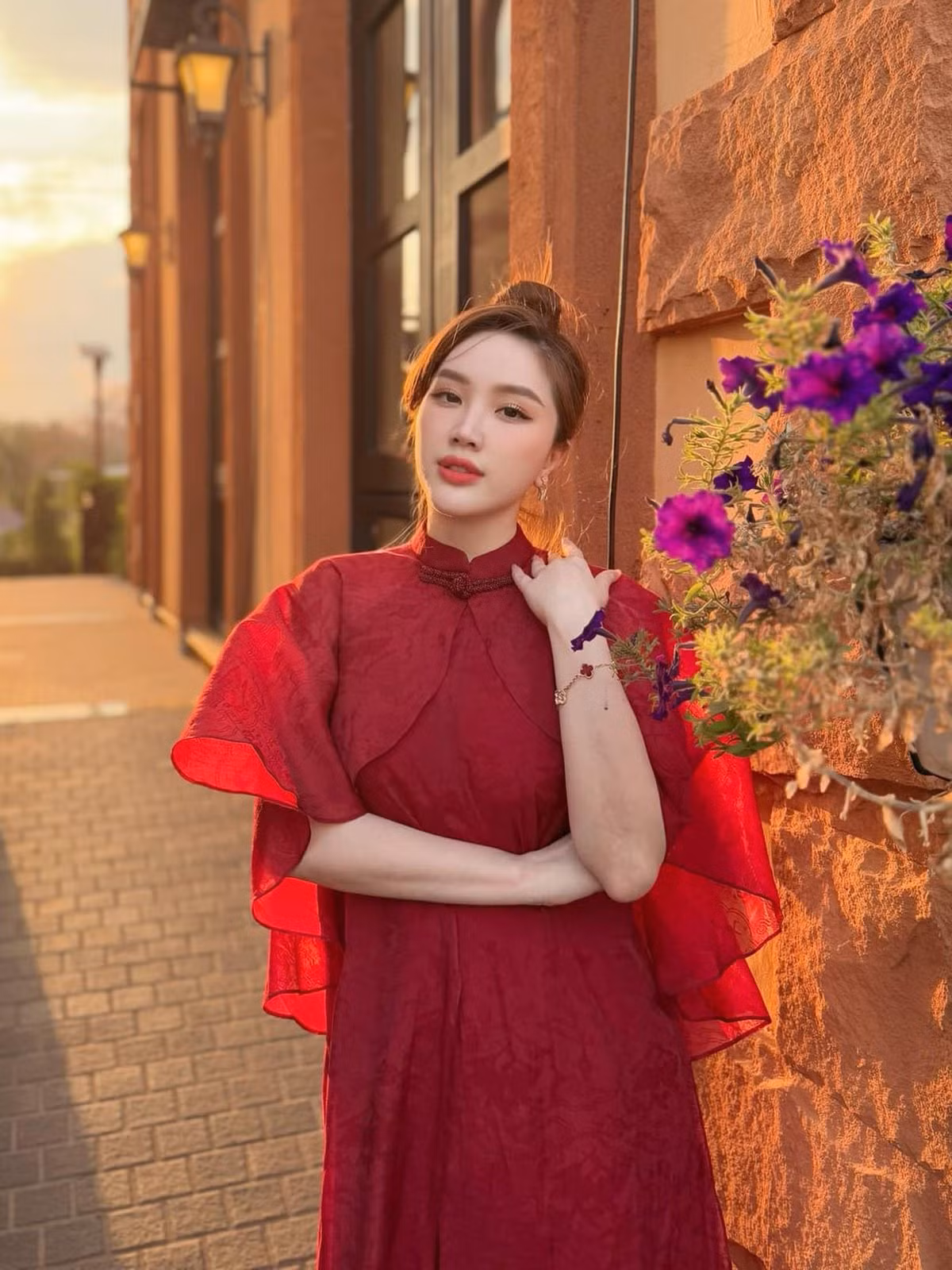 Bảo Thy tự nhận "dạo này không bướng nên trông cũng dịu hiền".