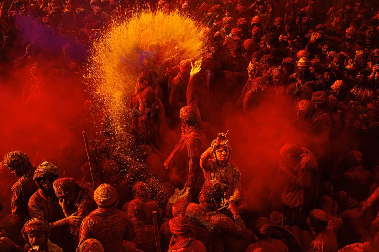 Lễ hội Holi đầy màu sắc mang về cho NAG người Ấn Độ Tittu Shaji Thomas giải nhì trong hạng mục Lễ hội và Kỷ niệm với bức ảnh này chụp tại Nandagaon, Uttar Pradesh Mathura. Ảnh: Tittu Shaji Thomas.