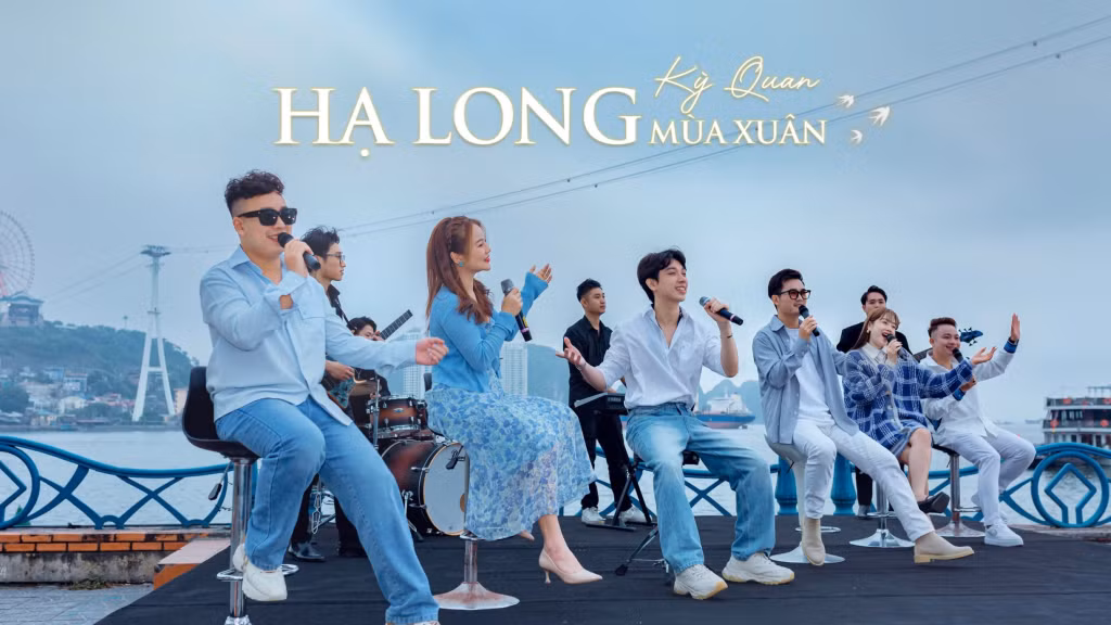 Thịnh Hưng và các nghệ sĩ Quảng Ninh trình diễn ca khúc Hạ Long kỳ quan mùa xuân - một sáng tác đầu tay của Thịnh Hưng.