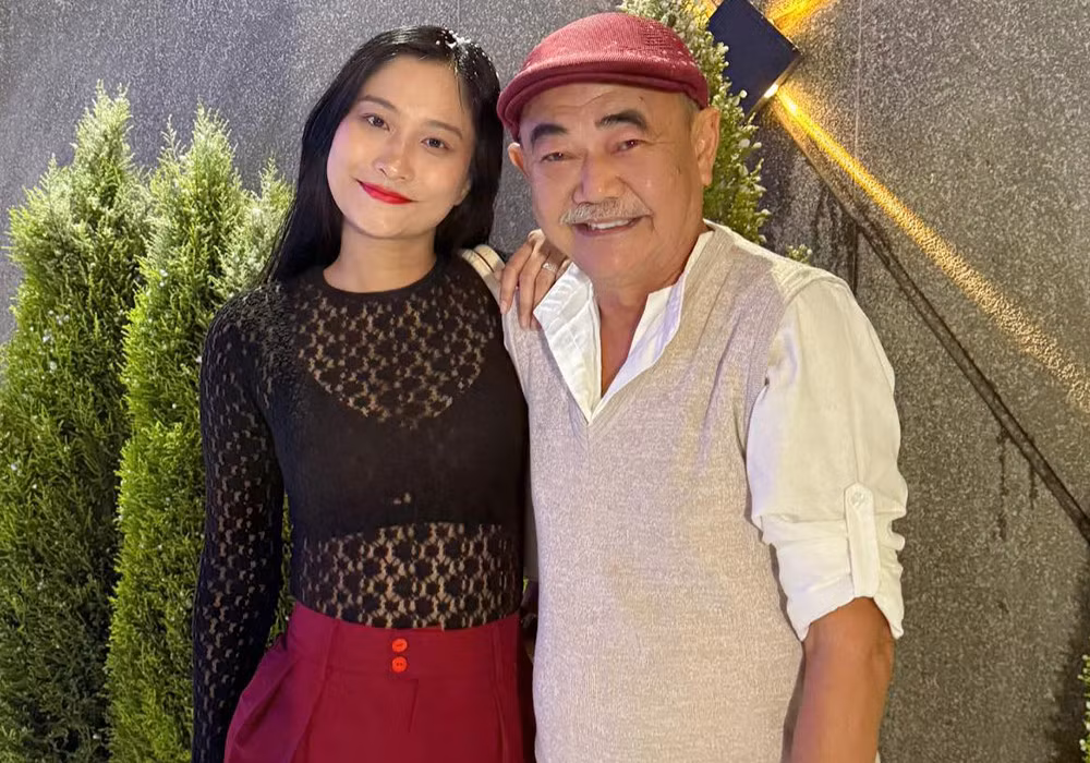 NSND Việt Anh và bạn gái 9x Chân Chân.