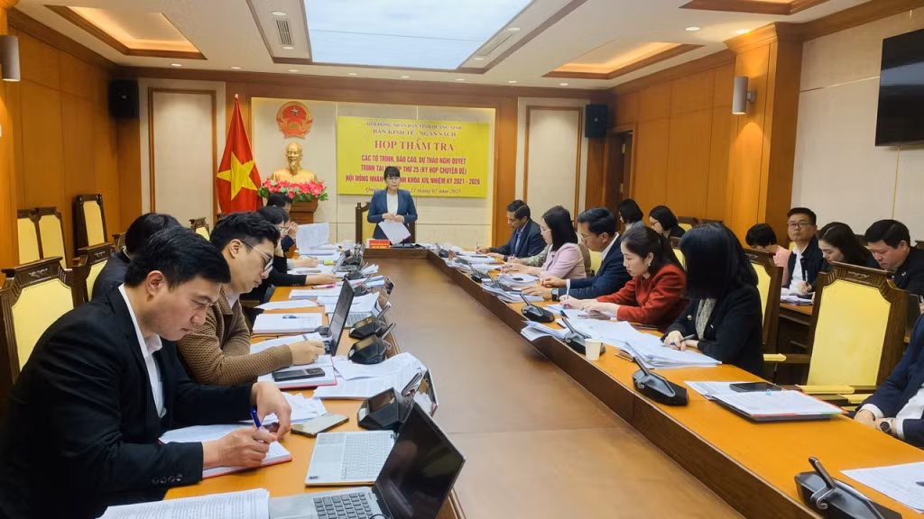 Quang cảnh cuộc họp.