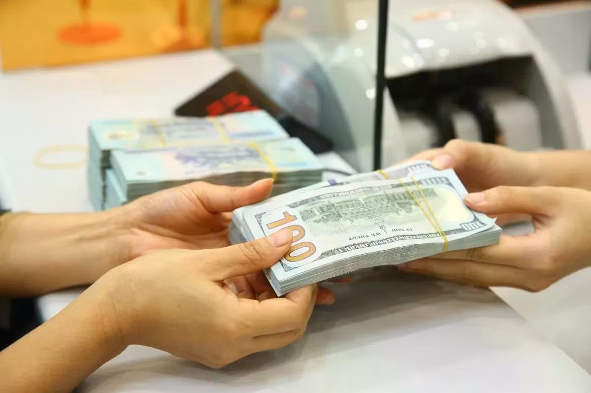 Nhu cầu chuyển tiền ra nước ngoài ngày càng phổ biến. Ảnh minh họa