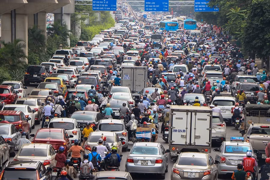 Nhu cầu sử dụng phương tiện tăng cao đi kèm những khó khăn tài chính cần đối mặt. Nguồn ảnh: Internet