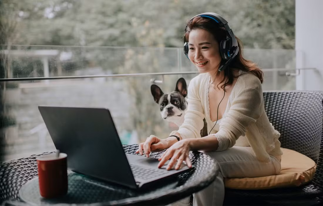 Ngủ đủ giấc, ăn đủ chất giúp trở lại guồng quay công việc một cách đầy năng lượng sau kỳ nghỉ lễ - Ảnh: REUTERS
