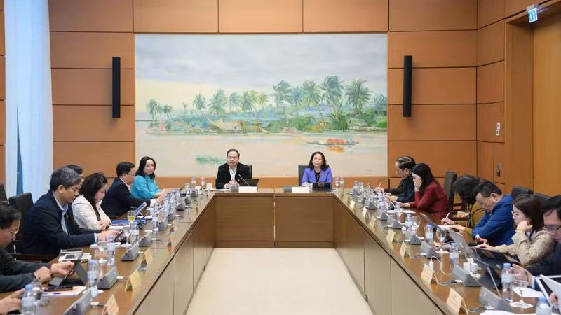 Chủ tịch Quốc hội Trần Thanh Mẫn dự phiên thảo luận tổ sáng 13/2.