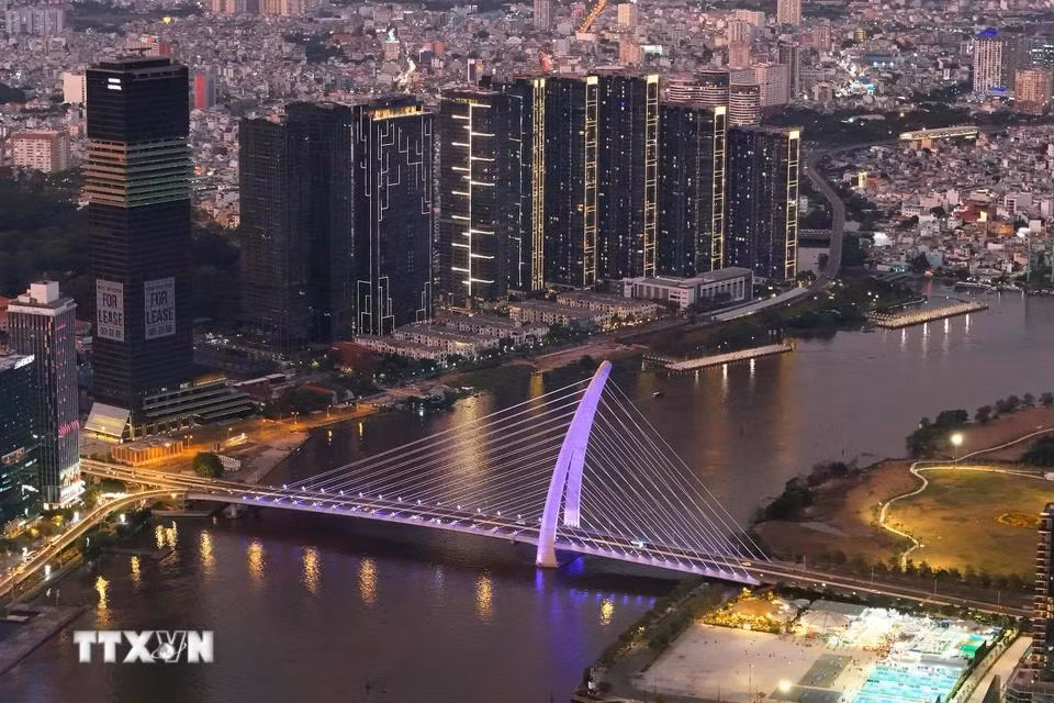 Cầu Ba Son trở thành công trình góp phần làm thay đổi diện mạo đô thị Thành phố Hồ Chí Minh hiện đại. (Ảnh: Hồng Đạt/TTXVN)