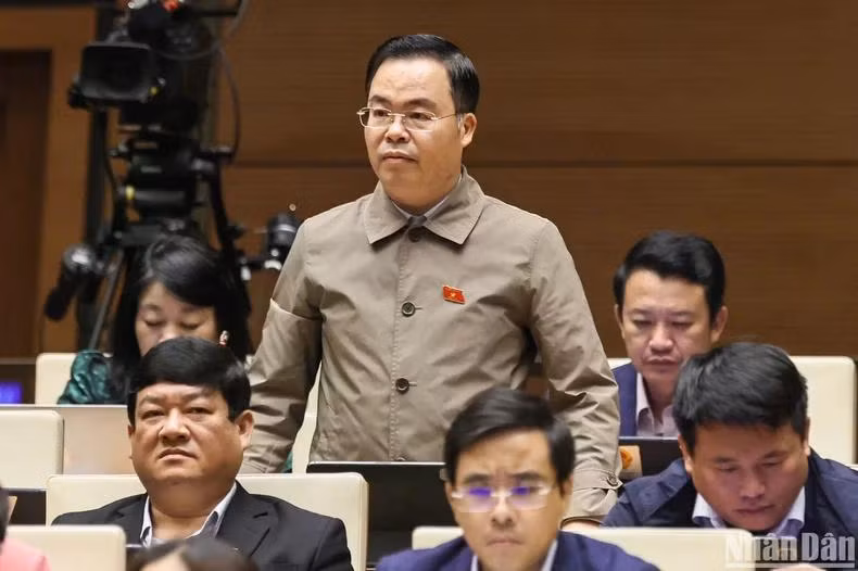 Đại biểu Trần Văn Khải (đoàn Hà Nam) góp ý kiến vào dự thảo Luật. (Ảnh: DUY LINH)