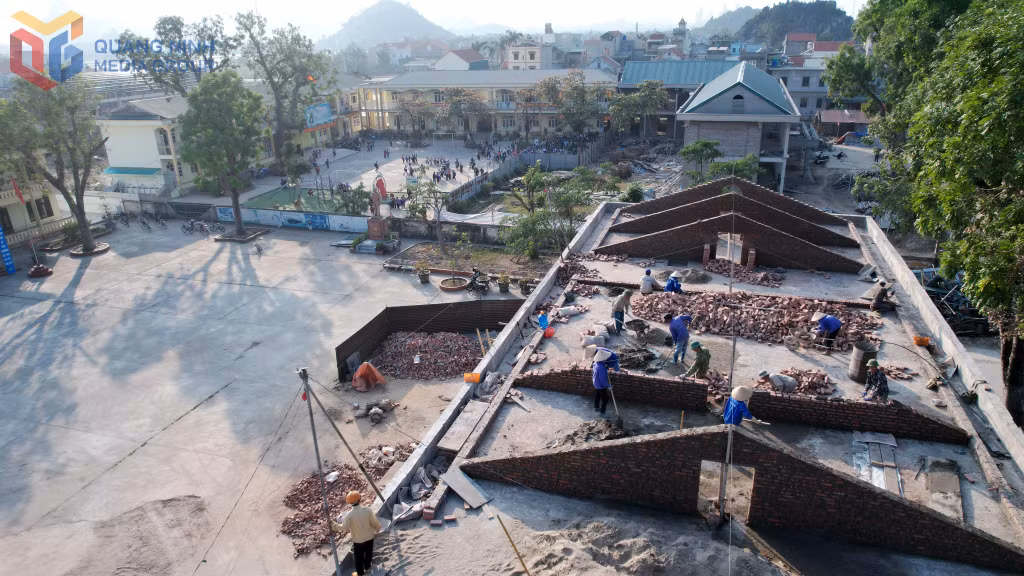 Sau nghỉ Tết, ngày 10/2 vừa qua các mũi thi công được huy động trở lại thi công trên công trình cải tạo, xây mới trường Tiểu học, THCS Yên Đức và tất cả các dự án trên địa bàn.