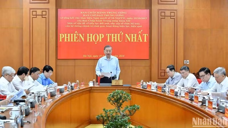 Tổng Bí thư Tô Lâm chủ trì Phiên họp thứ nhất Ban Chỉ đạo Trung ương về tiếp tục đổi mới, sắp xếp tổ chức bộ máy của hệ thống chính trị tinh gọn, hoạt động hiệu lực, hiệu quả, ngày 19/11/2024. (Ảnh: ĐĂNG KHOA)