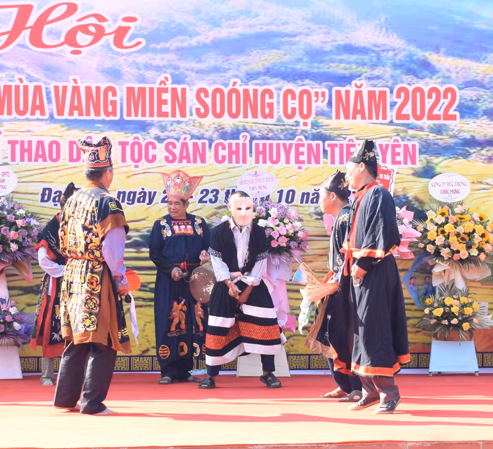 Phần lễ là Lễ cầu mùa, các thầy cúng cầu cho mùa màng tốt tươi, cuộc sống ấm no suốt quanh năm