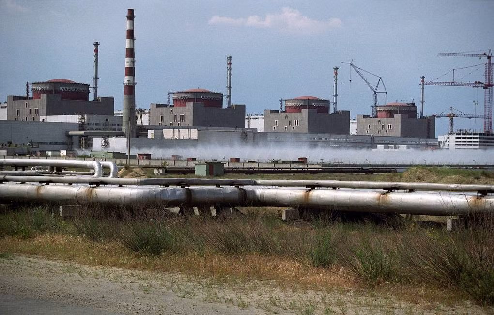 Khu vực nhà máy hạt nhân Zaporozhye. Ảnh: EPA