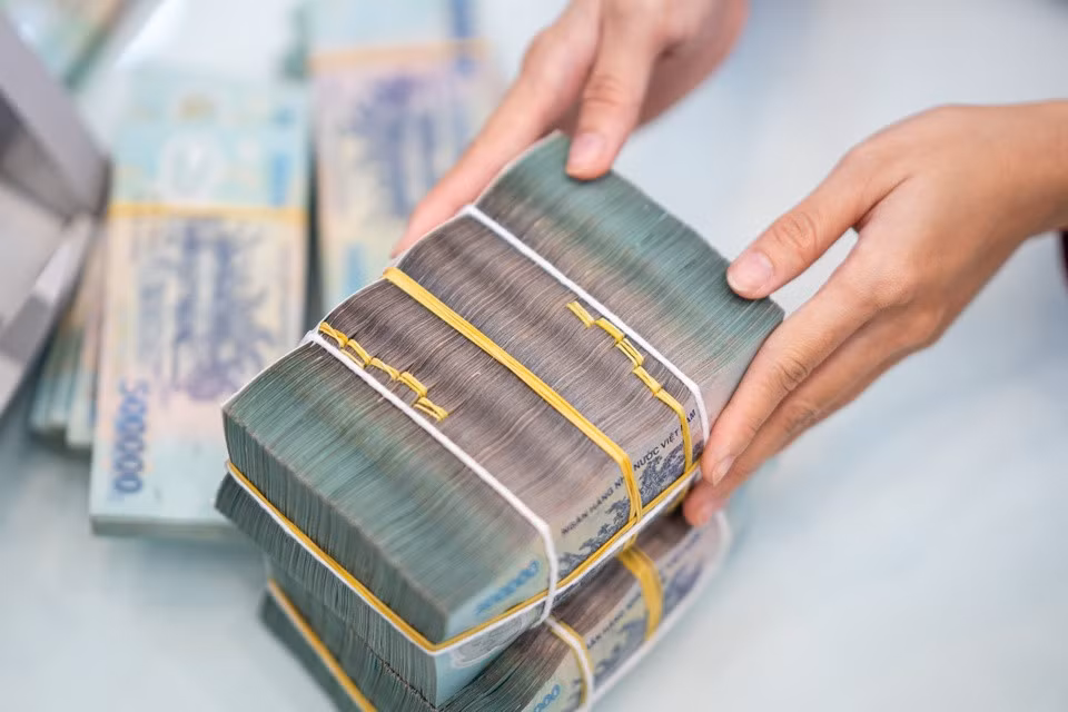 Lãi suất tiền gửi tiếp tục thiết lập kỷ lục mới ở mức 9,5%/năm. Ảnh: Hoàng Hà.