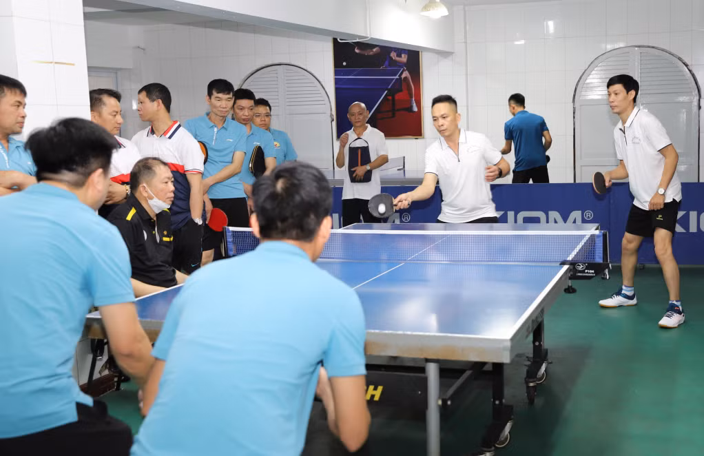 Hiện nay, Công ty có gần 20 Câu lạc bộ Thể thao với gần 300 CBNCV thường xuyên luyện tập, tích cực tham gia các giải thể thao của Công ty, Tập đoàn và Tỉnh Quảng Ninh.&nbsp; Ảnh chụp cán bộ, công nhân thi đấu giải Cầu lông- Bóng bàn- Quần vợt chào mừng ngày giải phóng Miền Nam và Quốc tế lao động năm 2022