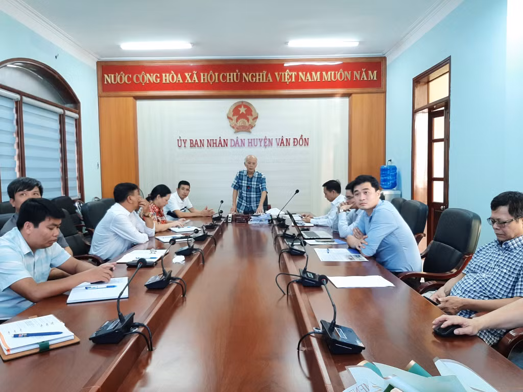 Quang cảnh Lễ công bố nhãn hiệu tập thể Cam Vân Đồn