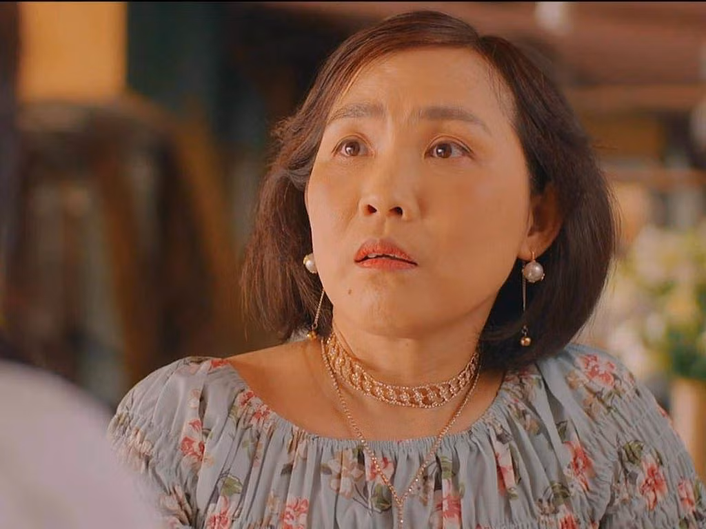 Với vai diễn giúp việc hài hước, tưng tửng, nghệ sĩ Anh Thơ để lại nhiều ấn tượng cho khán giả.