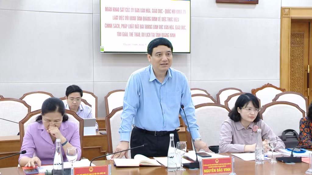 Chủ nhiệm Ủy ban Văn hóa, Giáo dục của Quốc hội Nguyễn Đắc Vinh phát biểu tại buổi làm việc.