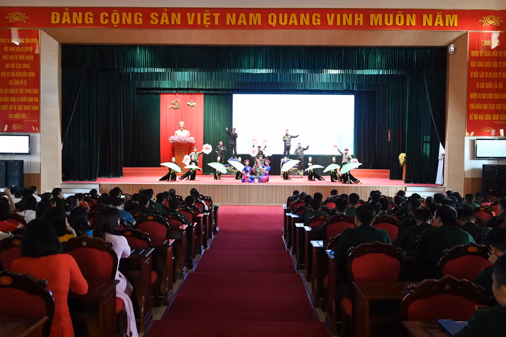 Tiết mục văn nghệ chào mừng. 