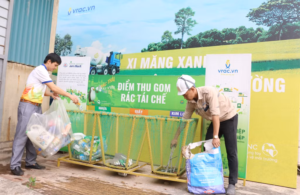 Mô hình “Ngân hàng rác - Gửi rác, rút tiền” đến nay đã thu hút đông đảo cán bộ, công nhân và người dân địa phương hưởng ứng tham gia.