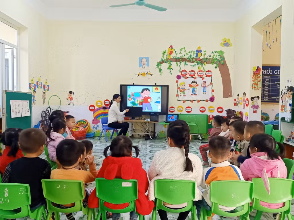 Cô giáo Đặng Thị Tất, Trường Mầm non Cô Tô (huyện Cô Tô) là nhà giáo tận tụy, gắn bó với sự nghiệp “trồng người”.