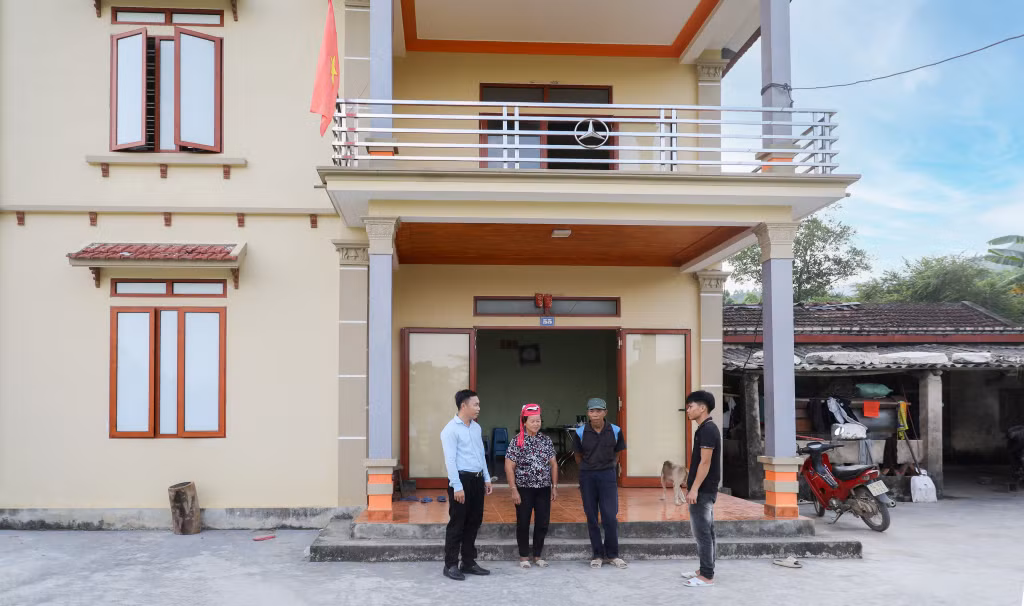 Chủ động, tích cực phát triển sản xuất đã giúp nhiều hộ ở thôn Pẹc Nả, xã Bắc Sơn xây dựng được nhà cửa khang trang.