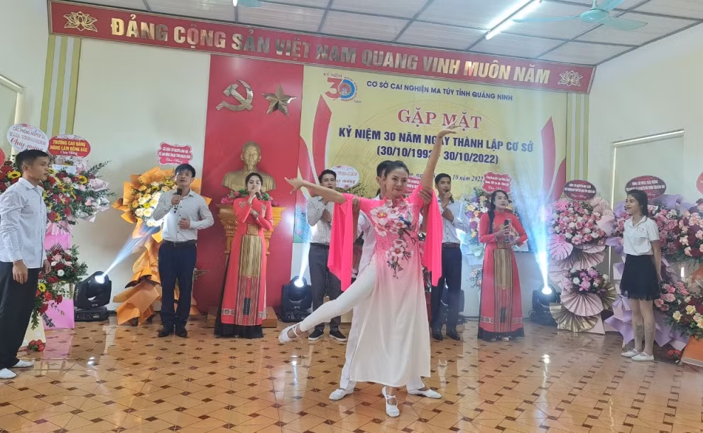 Các tiết mục văn nghệ tại buổi lễ Kỷ niệm.