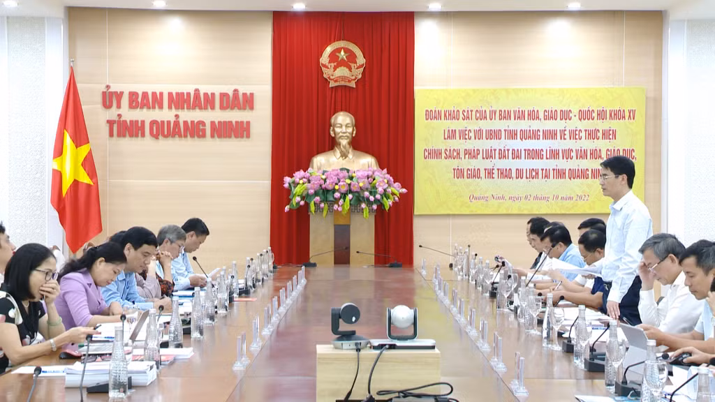 Quang cảnh buổi làm việc.