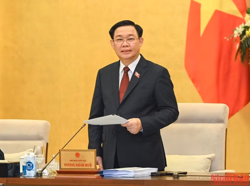 Chủ tịch Quốc hội Vương Đình Huệ phát biểu khai mạc phiên họp.