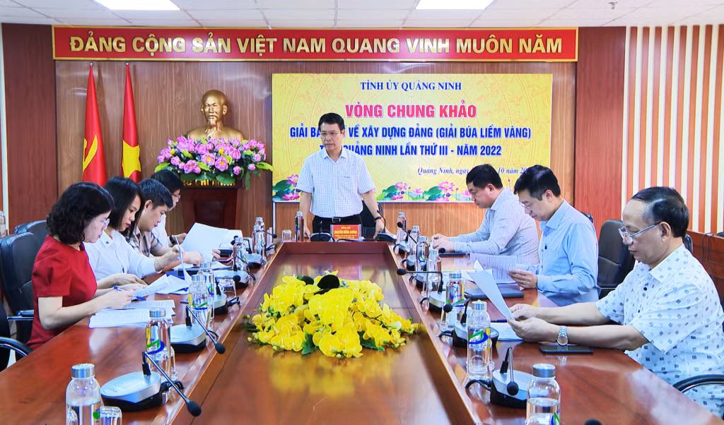 Quang cảnh cuộc họp.