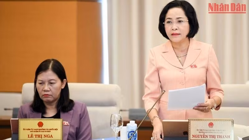 Trưởng ban Công tác đại biểu Nguyễn Thị Thanh phát biểu ý kiến tại phiên họp. (Ảnh Duy Linh)