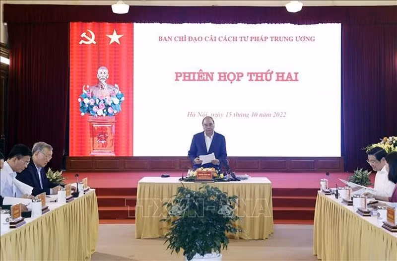 Chủ tịch nước Nguyễn Xuân Phúc, Trưởng Ban Chỉ đạo Cải cách Tư pháp Trung ương phát biểu tại phiên họp. (Ảnh: TTXVN)
