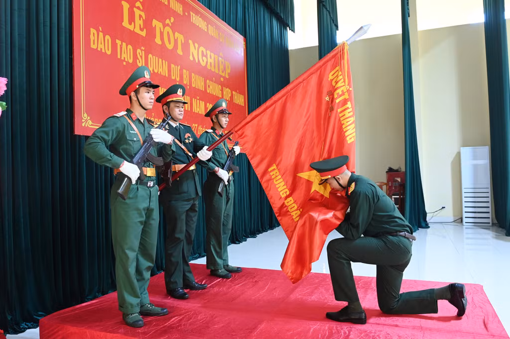 Tuyên thệ của học viên tốt nghiệp.