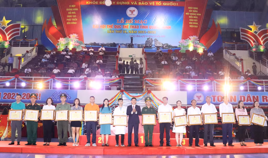 Các cá nhân có thành tích xuất sắc, tiêu biểu trong công tác tổ chức và thi đấu Đại hội TDTT tỉnh được nhận bằng khen của Chủ tịch UBND tỉnh.
