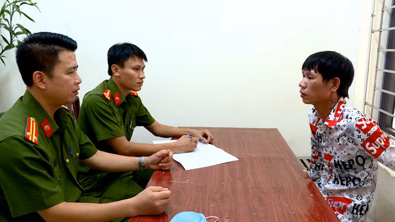 Đối tượng Trần Văn Chi tại cơ quan Công an.
