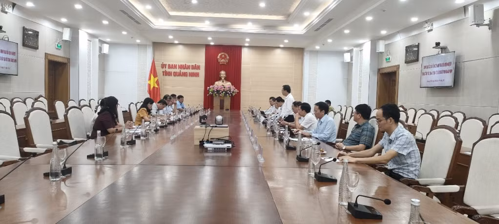 Quang cảnh buổi làm việc.