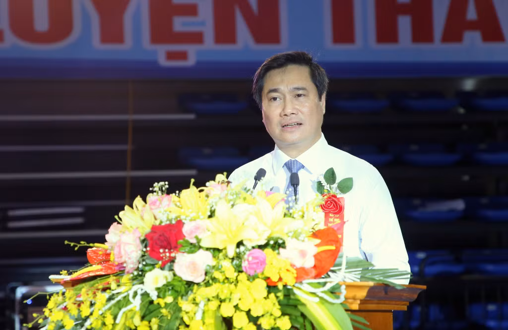 Đồng chí Nguyễn Tường Văn, Phó Bí thư Tỉnh ủy, Chủ tịch UBND tỉnh, đọc diễn văn khai mạc Đại hội.