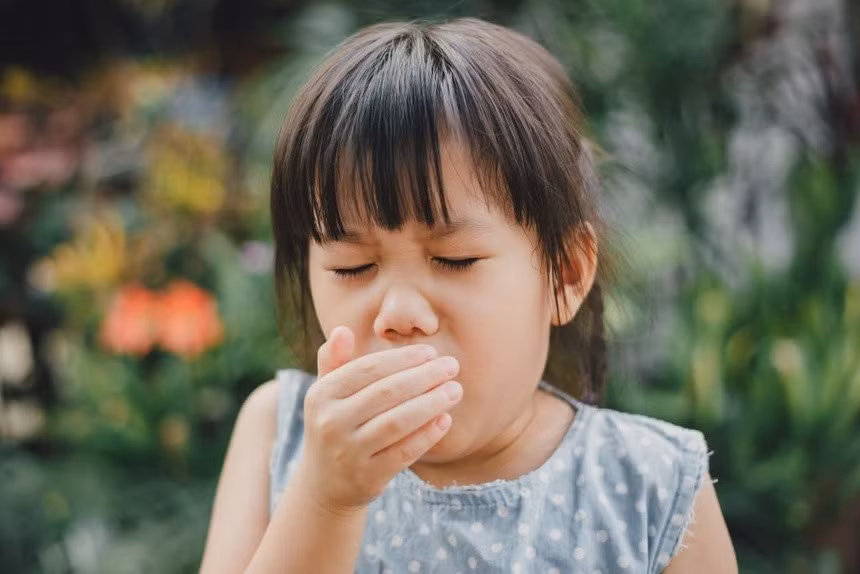 Triệu chứng ban đầu của ho gà tương tự cảm lạnh thông thường. Ảnh: Healthline.