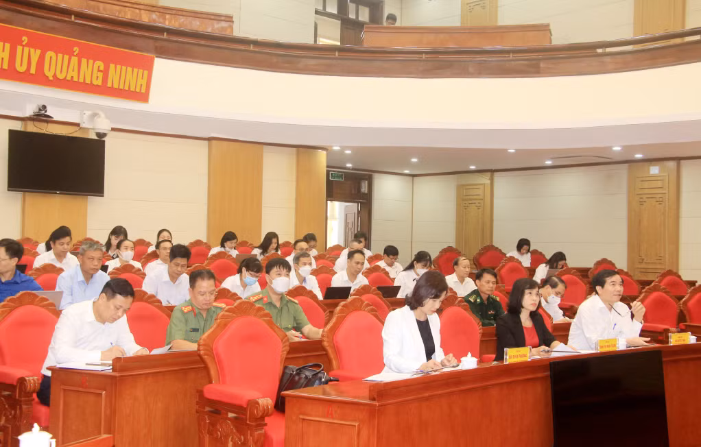 Các đại biểu tham dự tại điểm cầu Quảng Ninh.