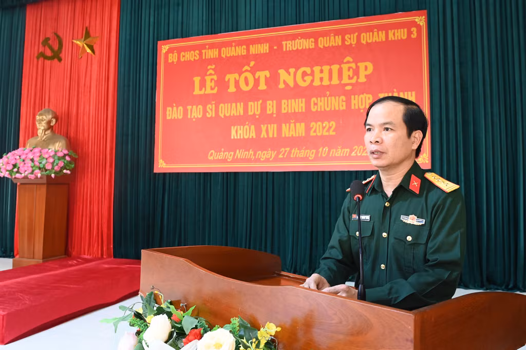  Đại tá Nguyễn Quang Hiến, Phó Bí thư Thường trực Đảng ủy, Chính ủy Bộ CHQS tỉnh phát biểu chỉ đạo.