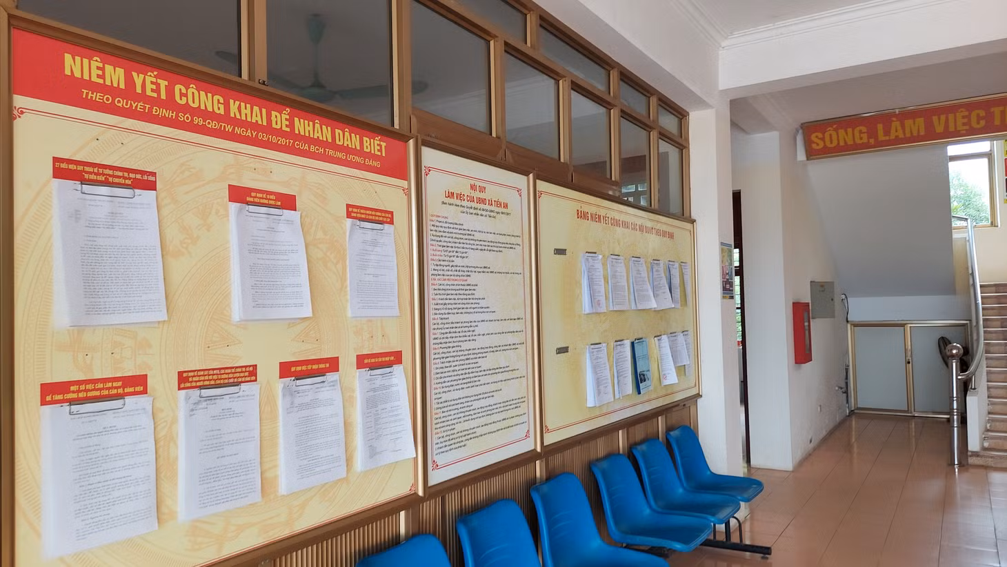 UBND xã Tiền An niêm yết công khai các nội dung để nhân biết, nắm bắt thông tin phát triển KT-XH trên địa bàn.