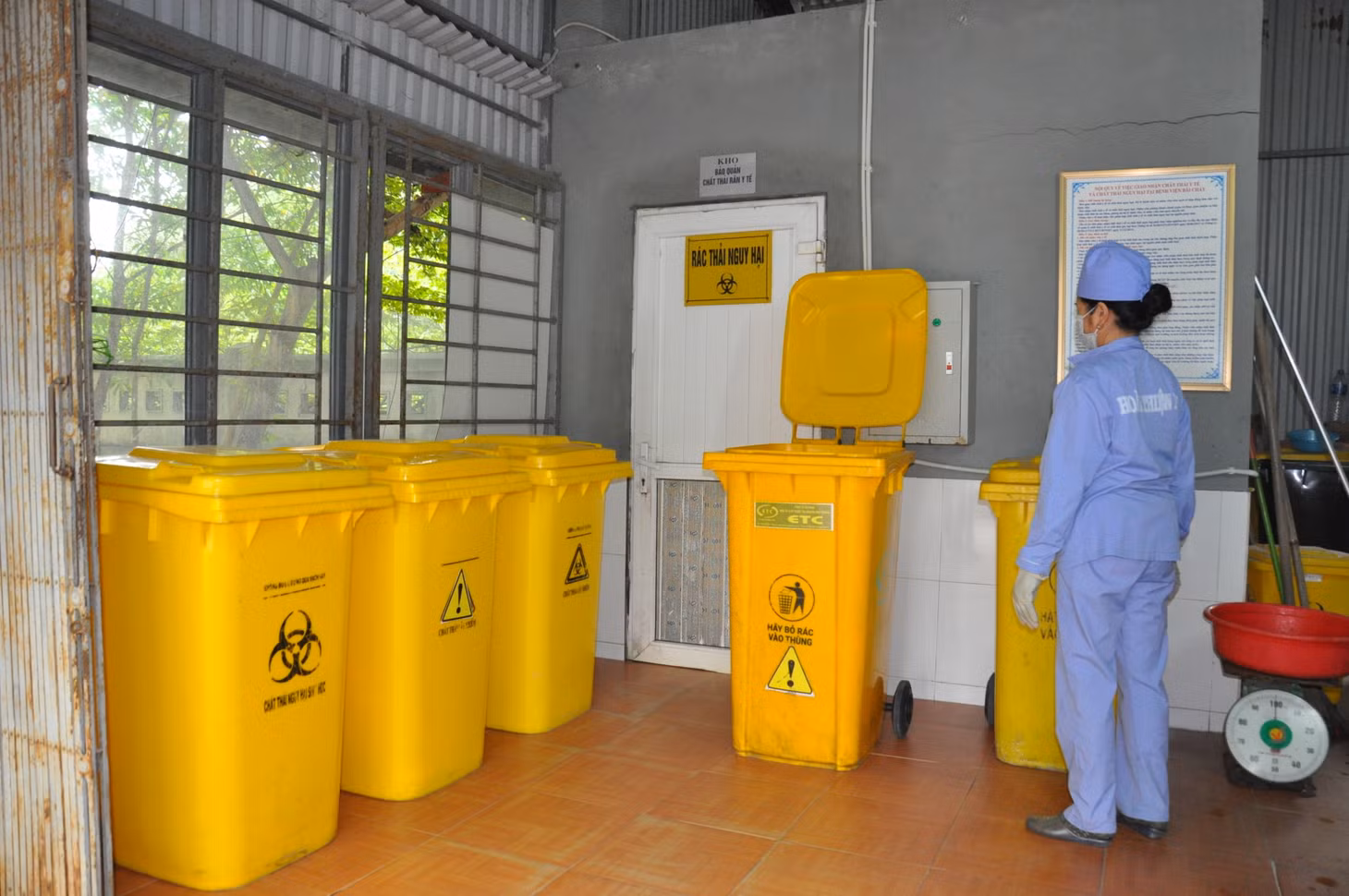Phân loại rác thải tại Bệnh viện Bãi Cháy