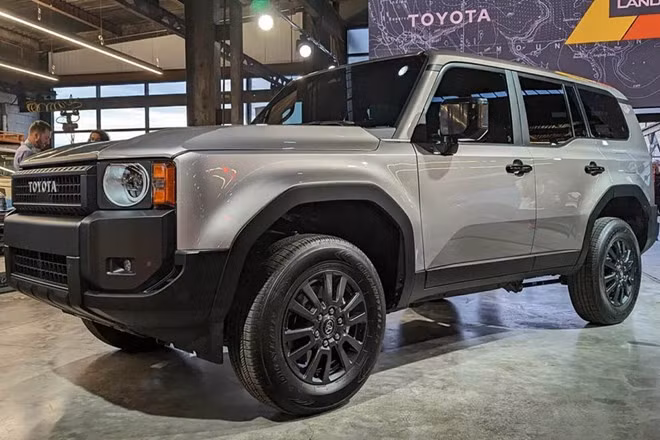 Toyota Land Cruiser Prado 2024 sẽ có mặt ở thị trường Việt Nam trong tháng 7.2024. Ảnh: Cars Scoops