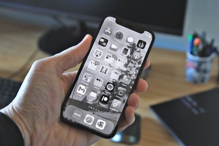 Trên điện thoại, truy cập ứng dụng Settings (Cài đặt) -> Accessibility (Trợ năng)